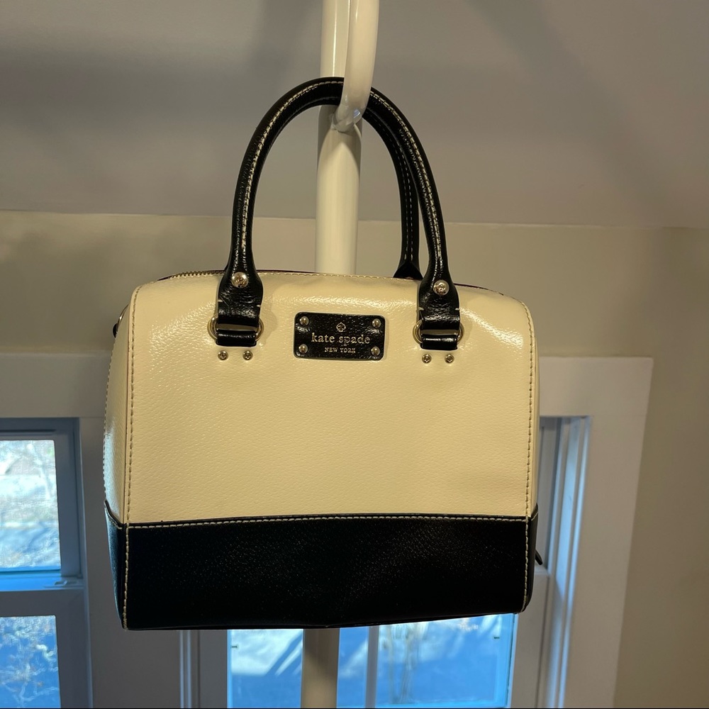 Kate Spade Black And White Purse Gem